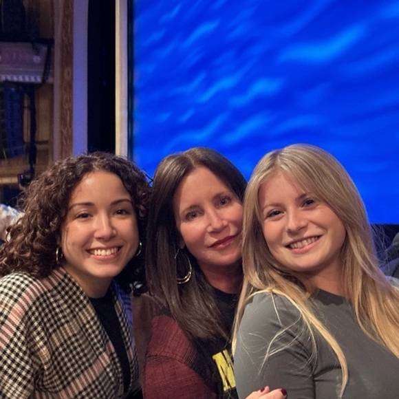 Meet the Posher Other - Meet your Posher, Linda